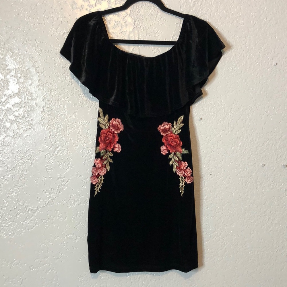 Fashion Nova Roses Embroidery Dress Size Medium